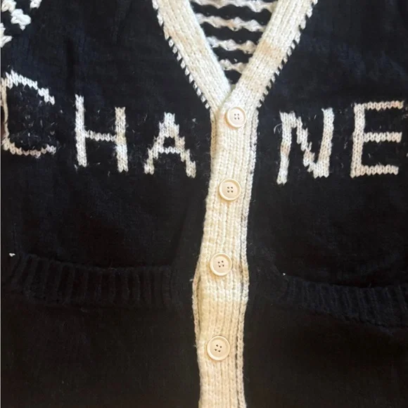 Black and White Striped  Fashion knit Sweater not auth. - Picture 2 of 3